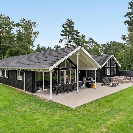 Dom wakacyjny With Fireplace 03