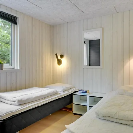 Dom wakacyjny Gorgeous Home In Frederiksvaerk With Sauna