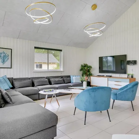 Dom wakacyjny With Fireplace 03 *