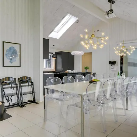 Dom wakacyjny With Fireplace 03